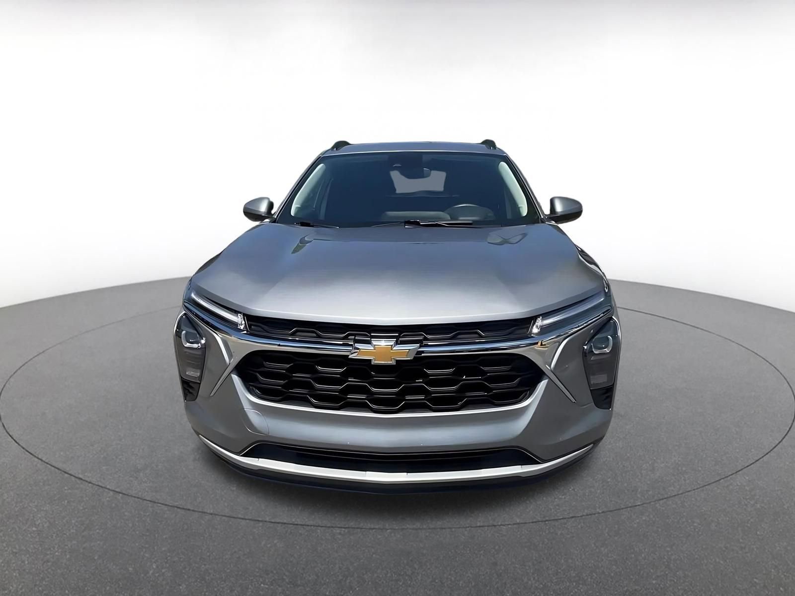 Used 2025 Chevrolet Trax LT FWD image 4