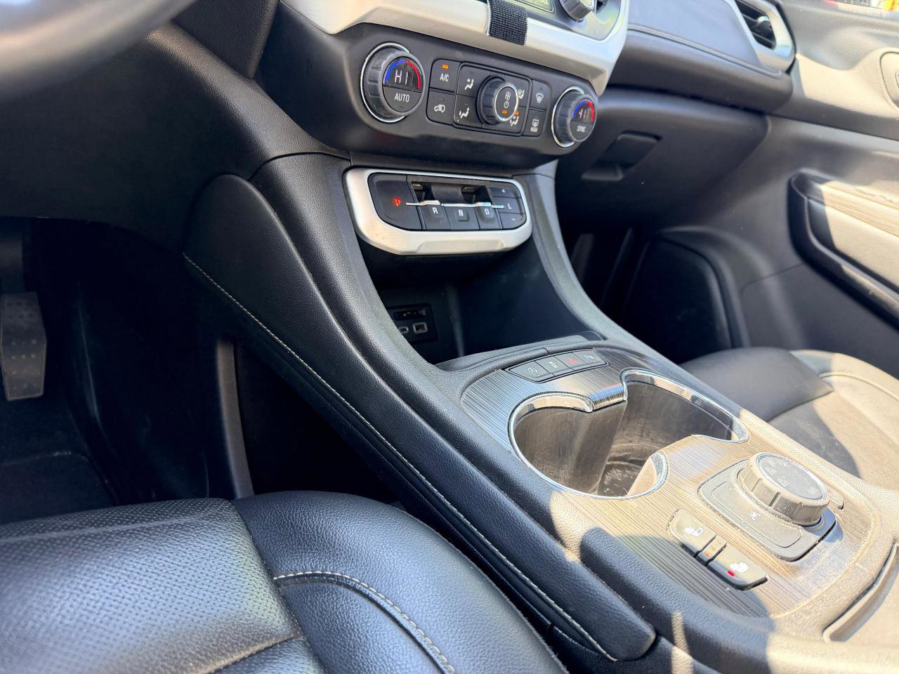 Used 2023 GMC Acadia SLT image 16