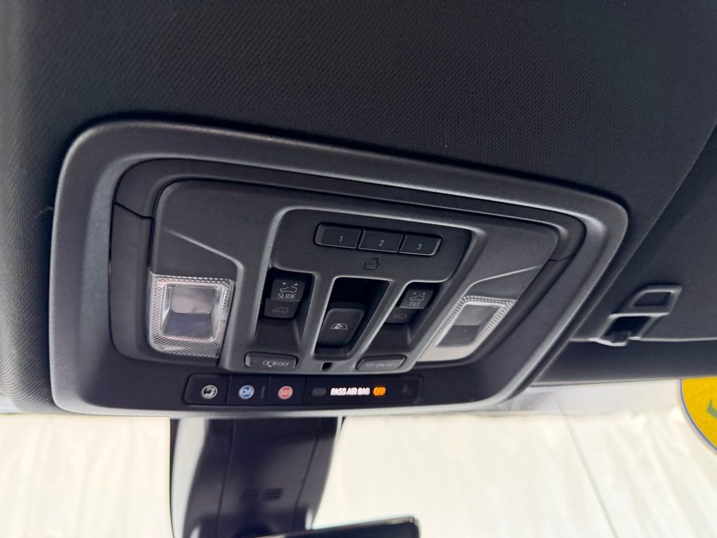 Used 2022 Chevrolet Silverado 1500 High Country w/ Technology Package image 26