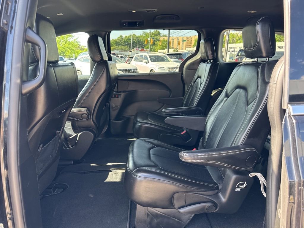 Used 2025 Chrysler Pacifica Select FWD image 25