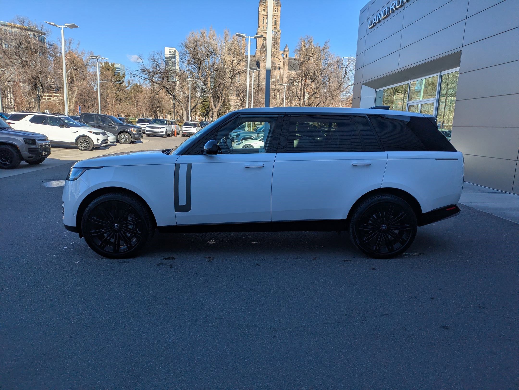 Used 2024 Land Rover Range Rover Long Wheelbase SE image 7