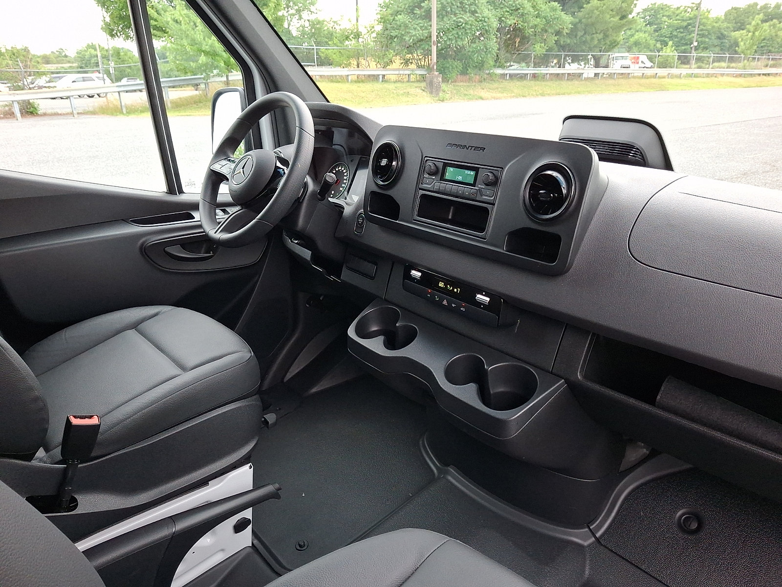 Used 2025 Mercedes-Benz Sprinter 2500 image 13