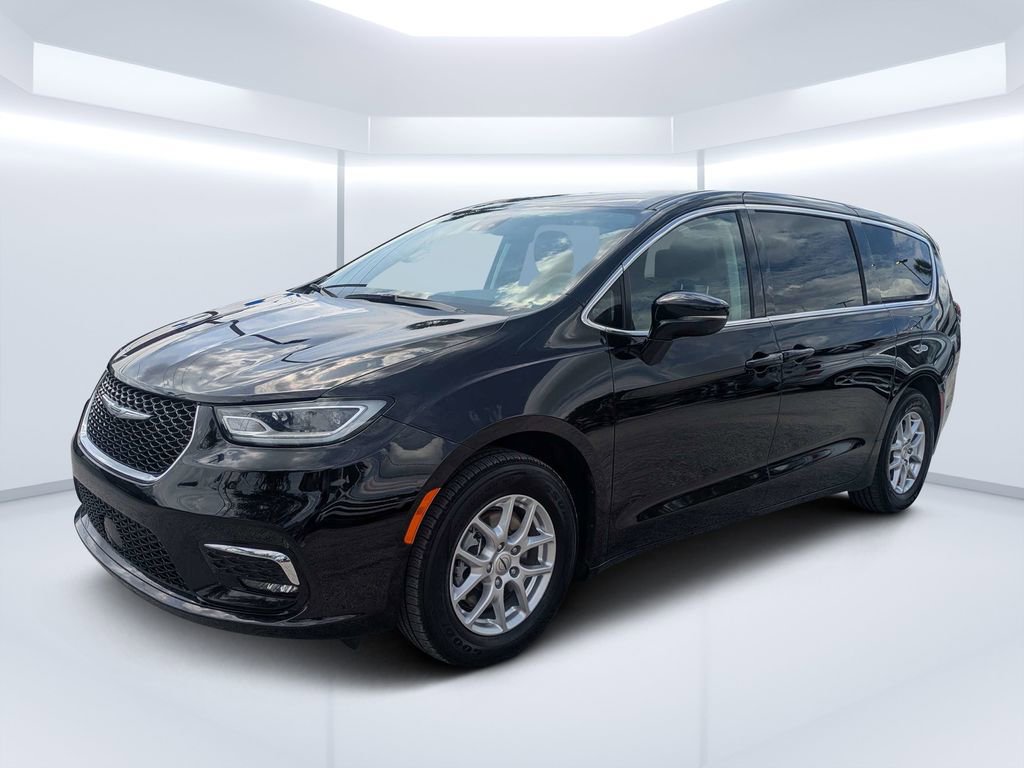 Used 2024 Chrysler Pacifica Touring-L FWD image 7