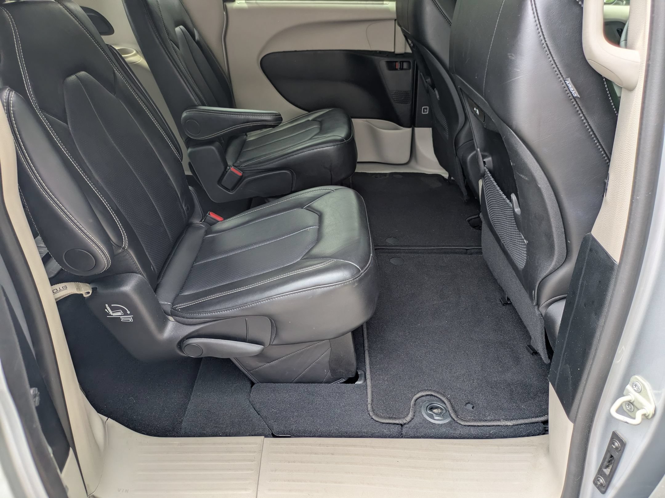 Used 2024 Chrysler Pacifica Touring-L FWD image 29