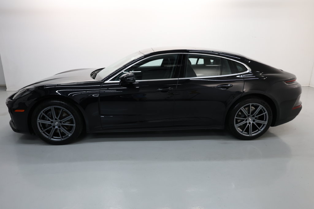 Used 2025 Porsche Panamera image 54