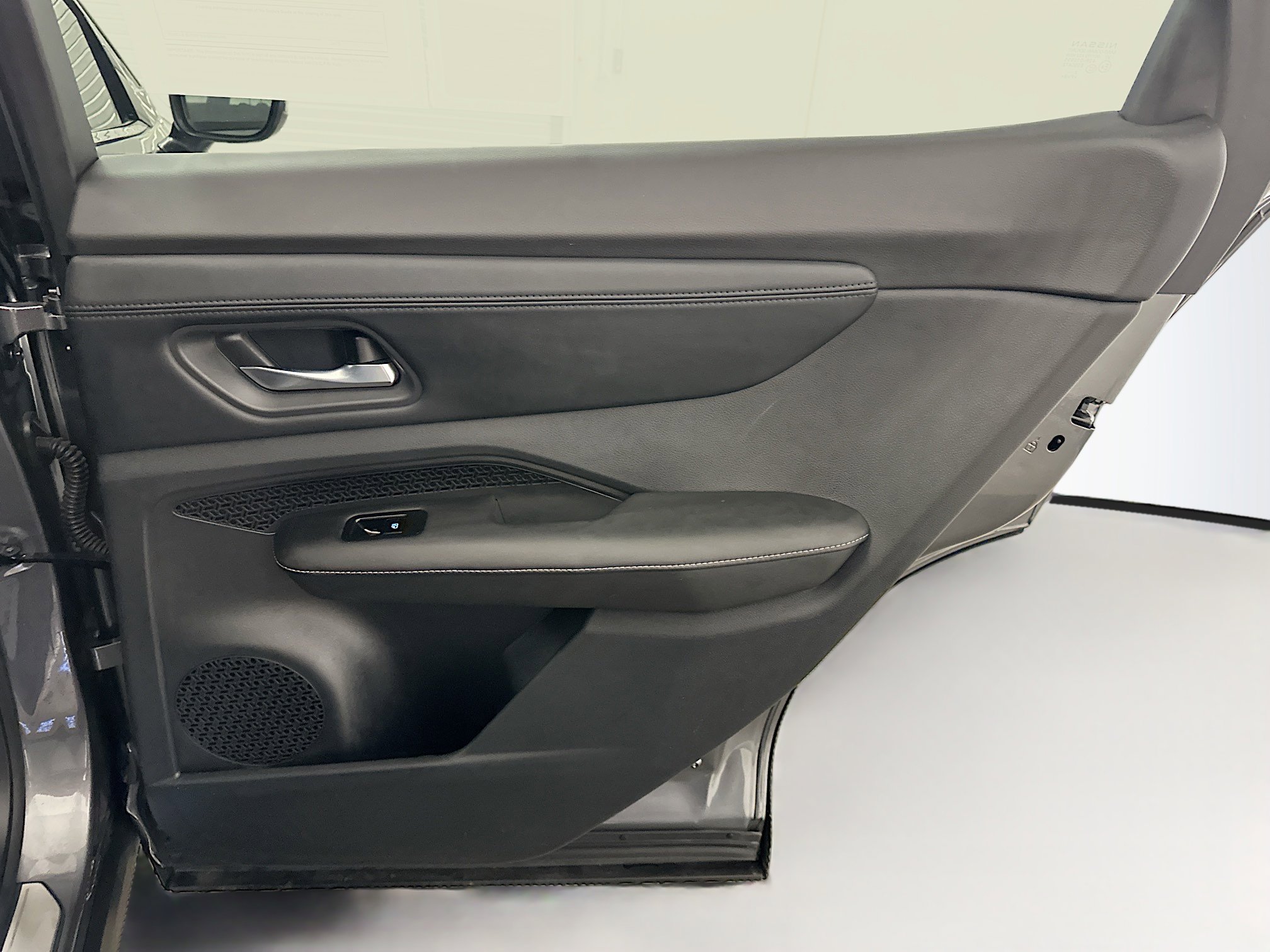 Used 2023 Nissan Ariya AWD image 31