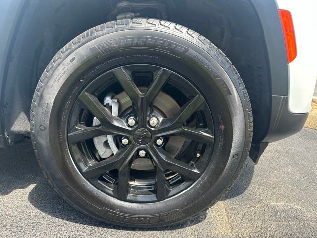 Used 2025 Jeep Grand Cherokee Altitude AWD/4WD image 40