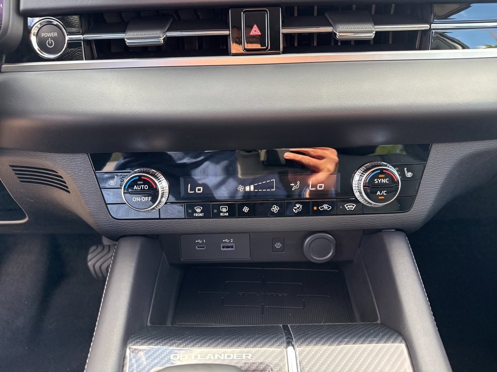 New 2025 Mitsubishi Outlander SE image 29