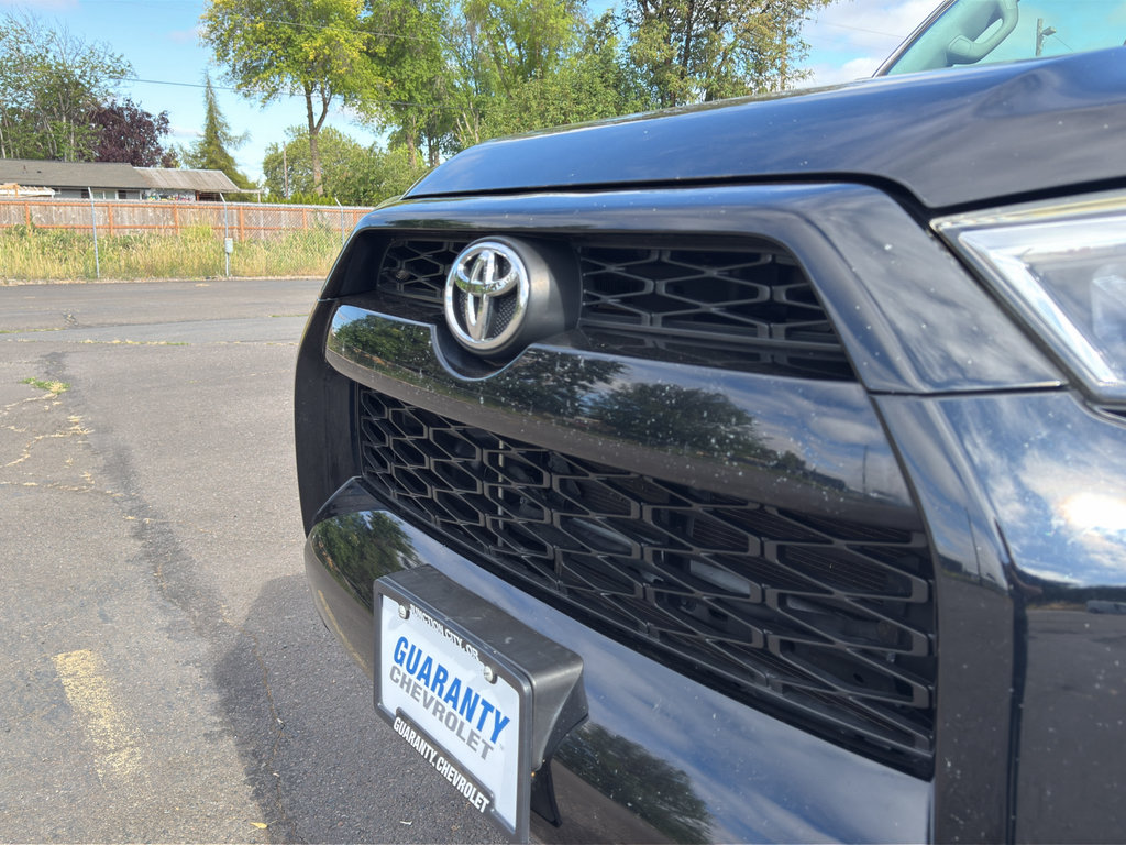 Used 2016 Toyota 4Runner SR5 AWD/4WD image 5