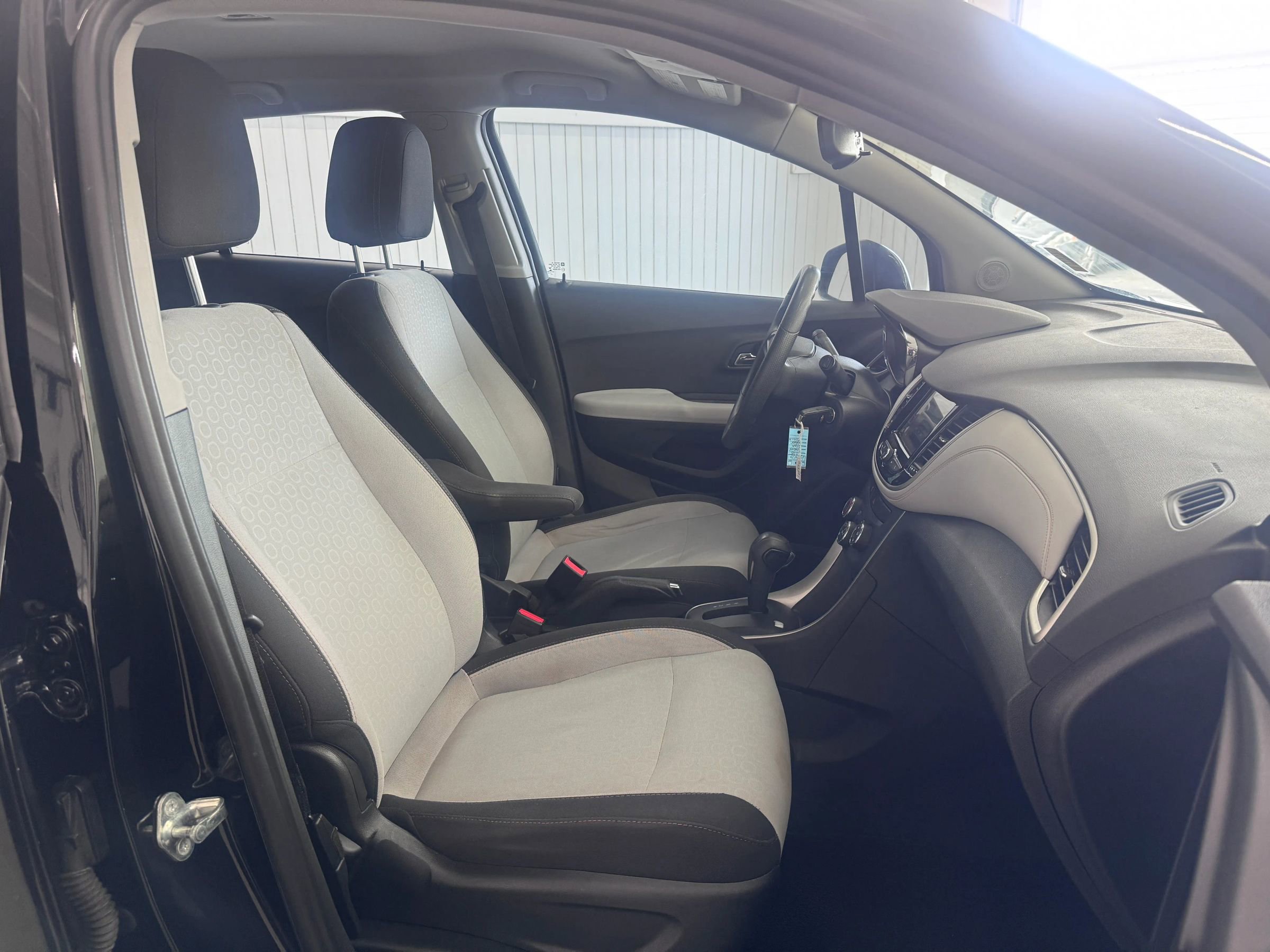 Used 2018 Chevrolet Trax LS FWD image 10