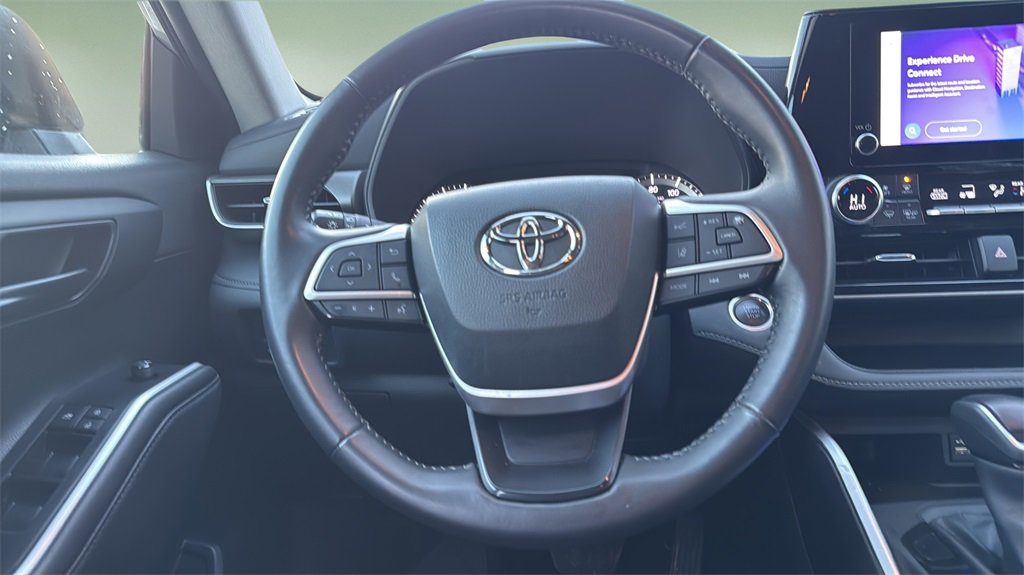 Used 2024 Toyota Highlander LE image 14