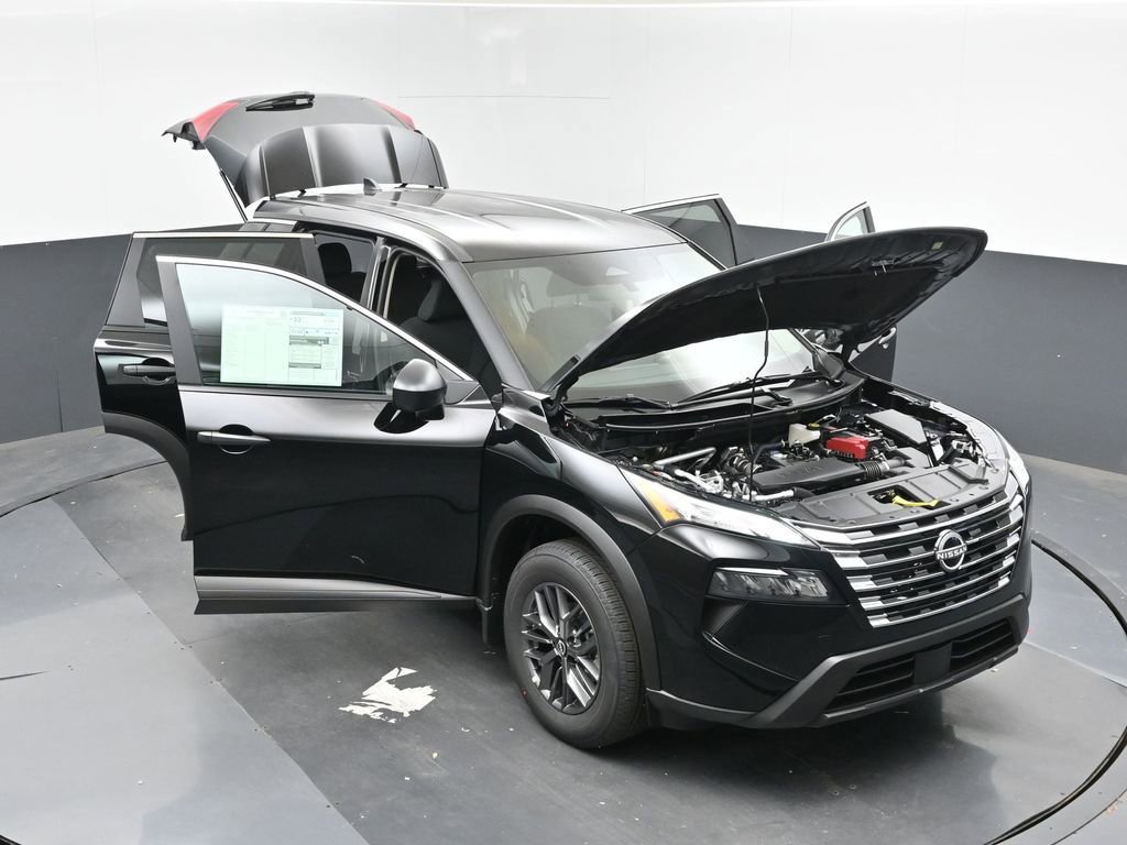 Used 2025 Nissan Rogue S image 36