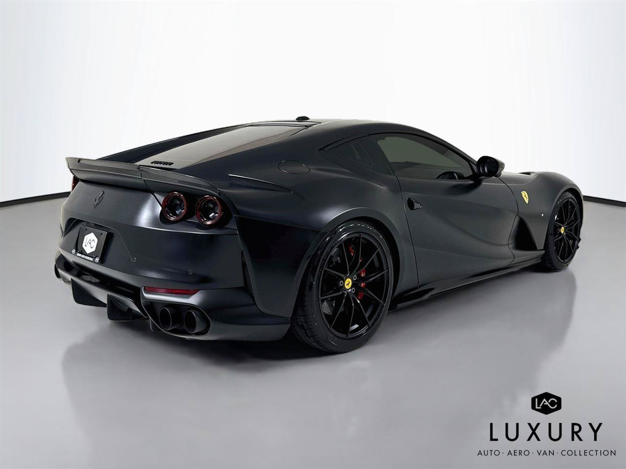Used 2020 Ferrari 812 Superfast RWD image 6