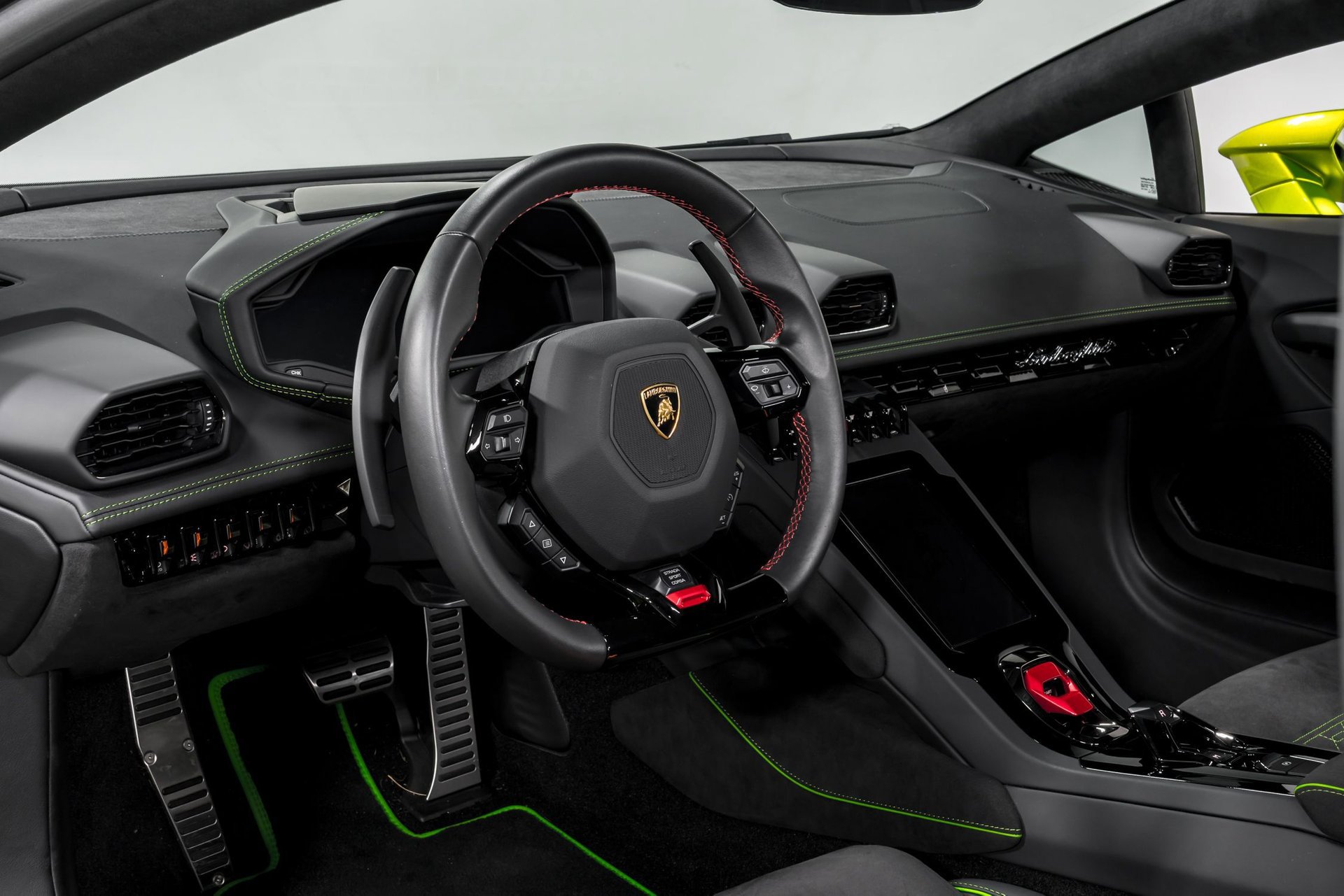 Used 2023 Lamborghini Huracan EVO image 12