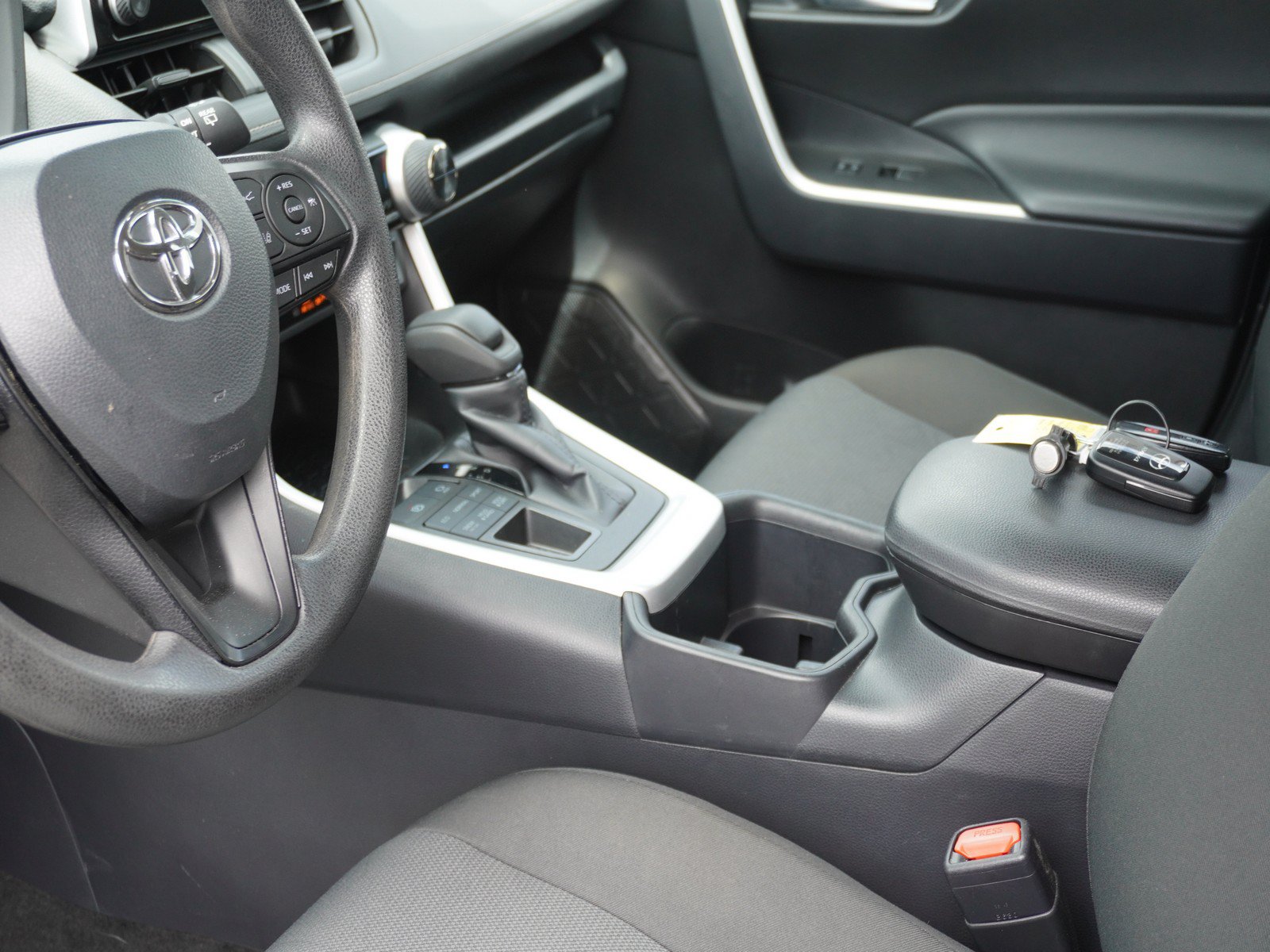 Used 2025 Toyota RAV4 XLE AWD/4WD image 20