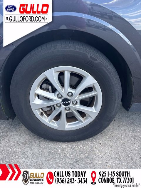 Used 2022 Kia Carnival LX FWD image 7