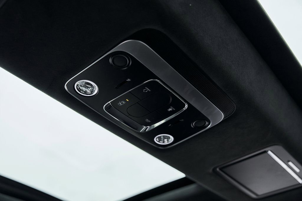 Used 2025 Bentley Flying Spur Plug-In Hybrid image 58