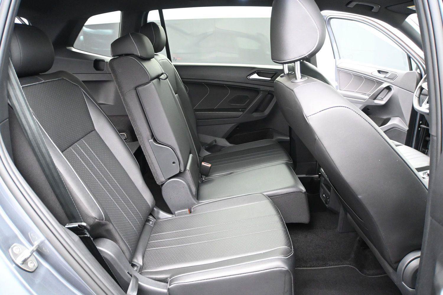 Certified 2023 Volkswagen Tiguan SE R-Line AWD/4WD image 18