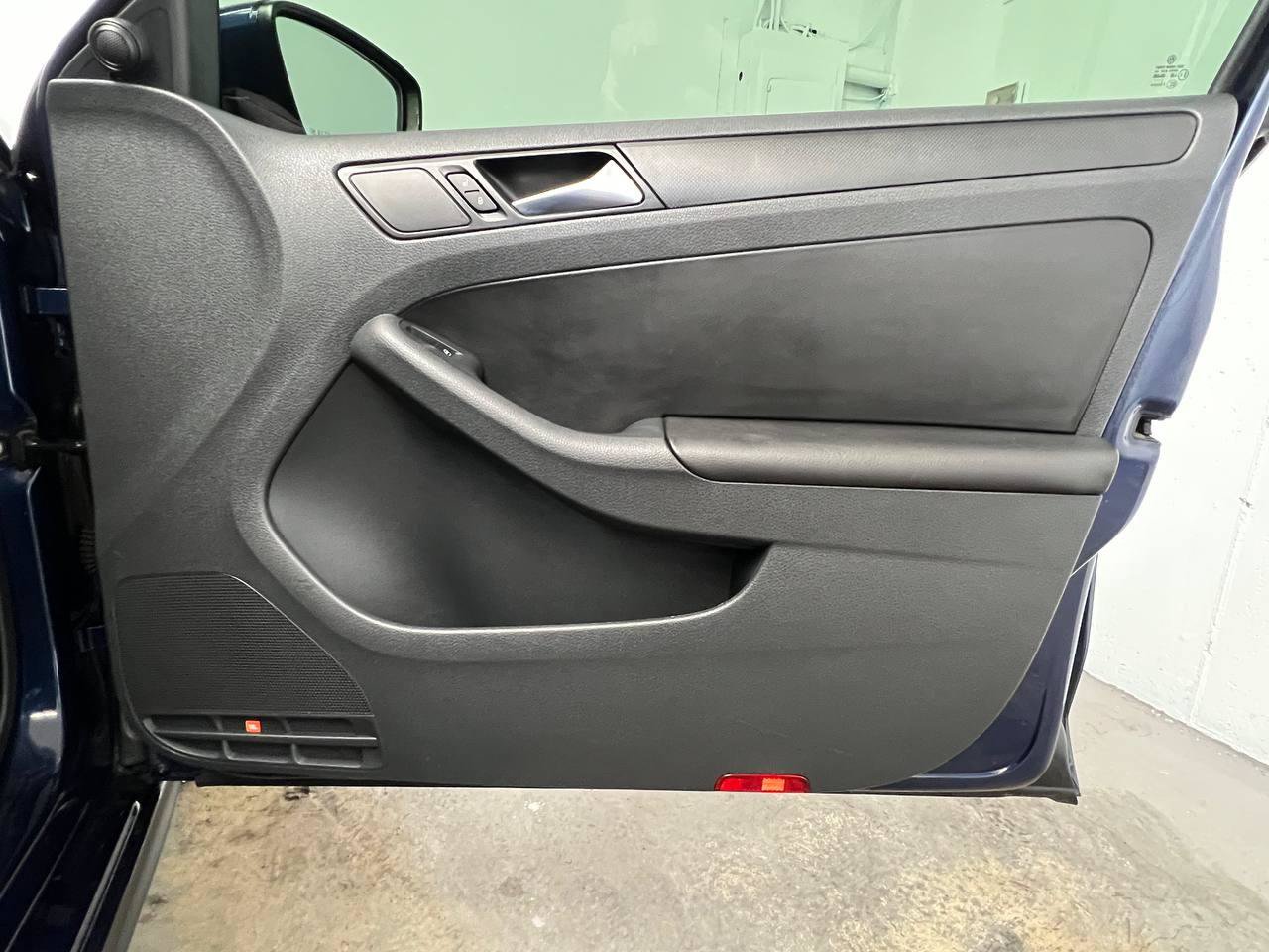 Used 2012 Volkswagen Jetta SE FWD image 11