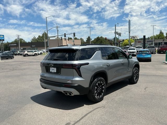 Used 2025 Chevrolet Traverse Z71 AWD/4WD image 3