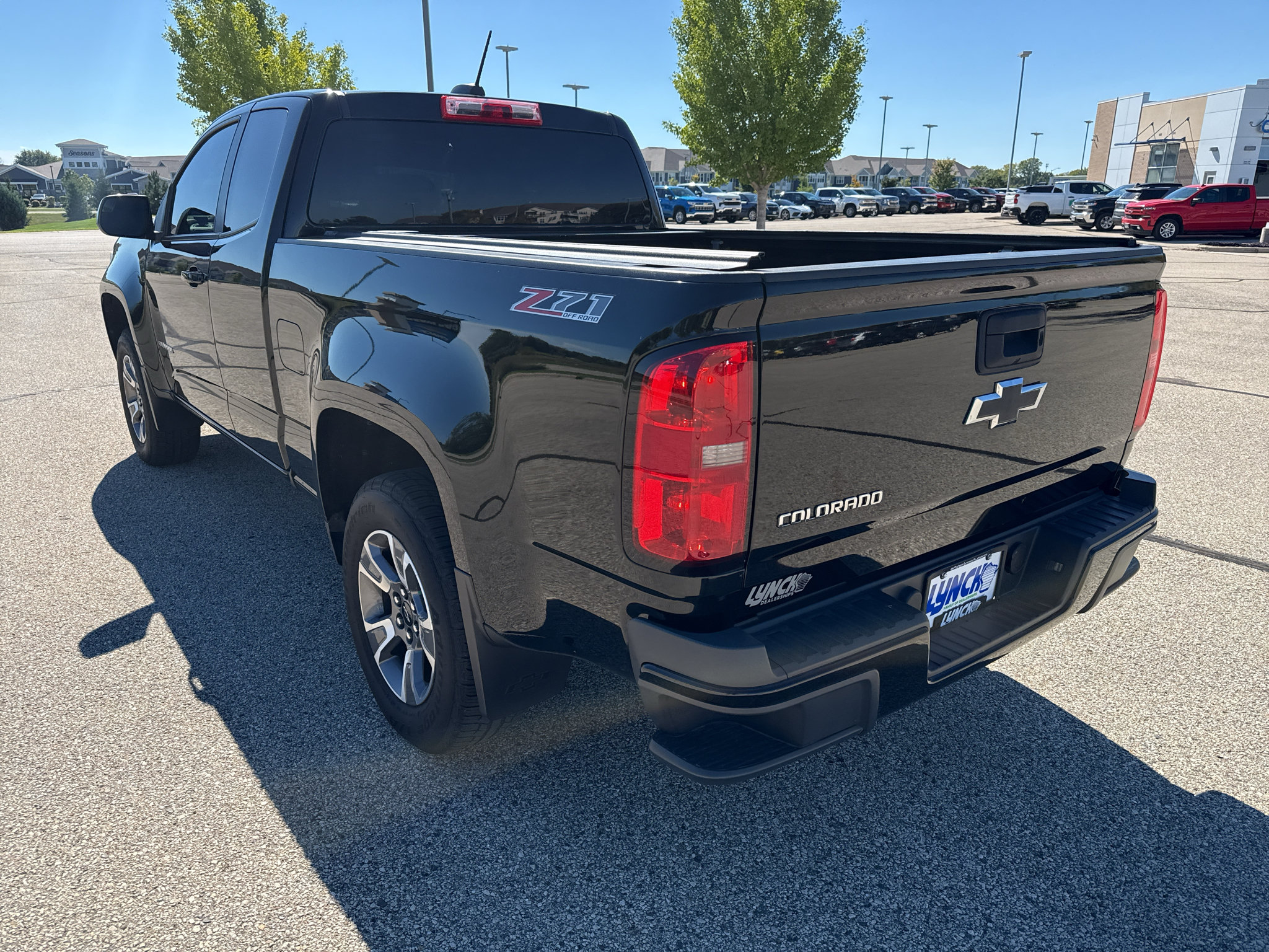 Used 2015 Chevrolet Colorado Z71 AWD/4WD image 3