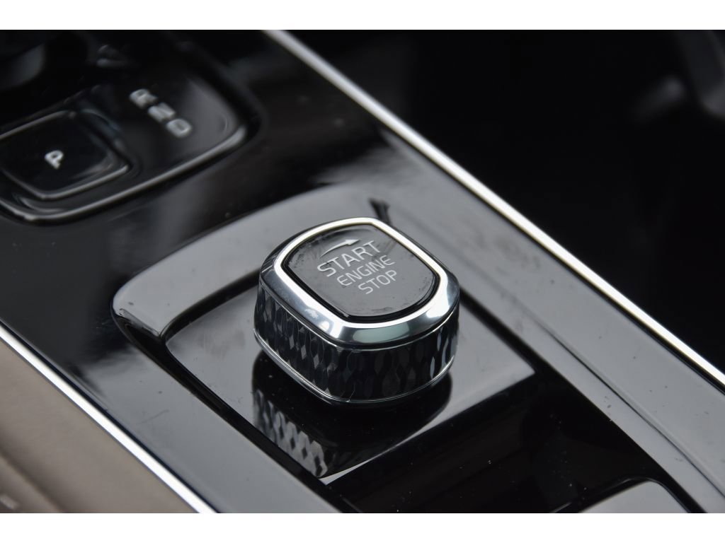 Certified 2026 Volvo XC90 B5 Core w/ Protection Package Premier image 37