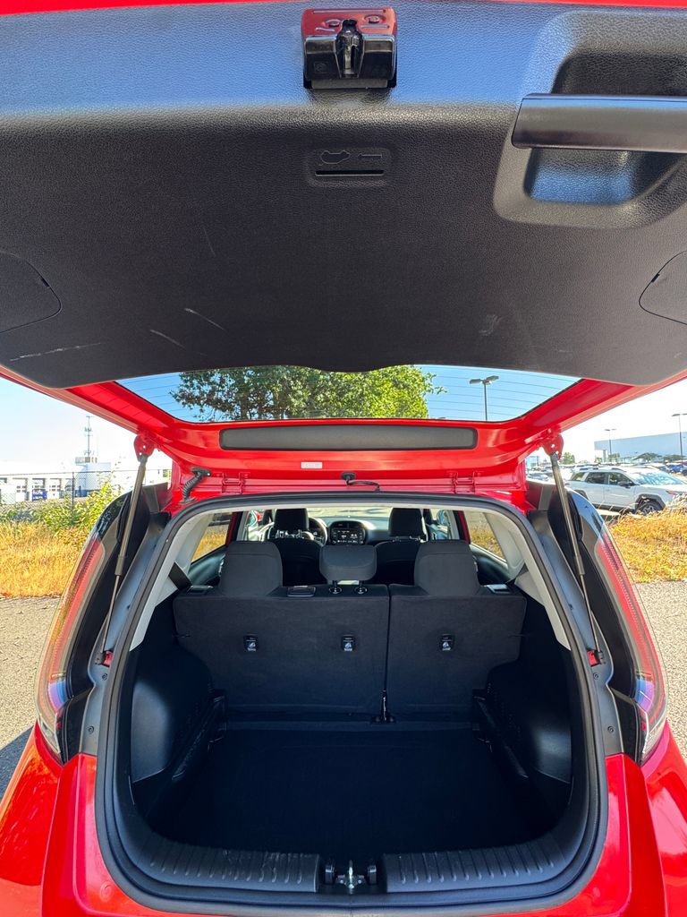 Used 2024 Kia Soul LX w/ Option Group 015 FWD image 9