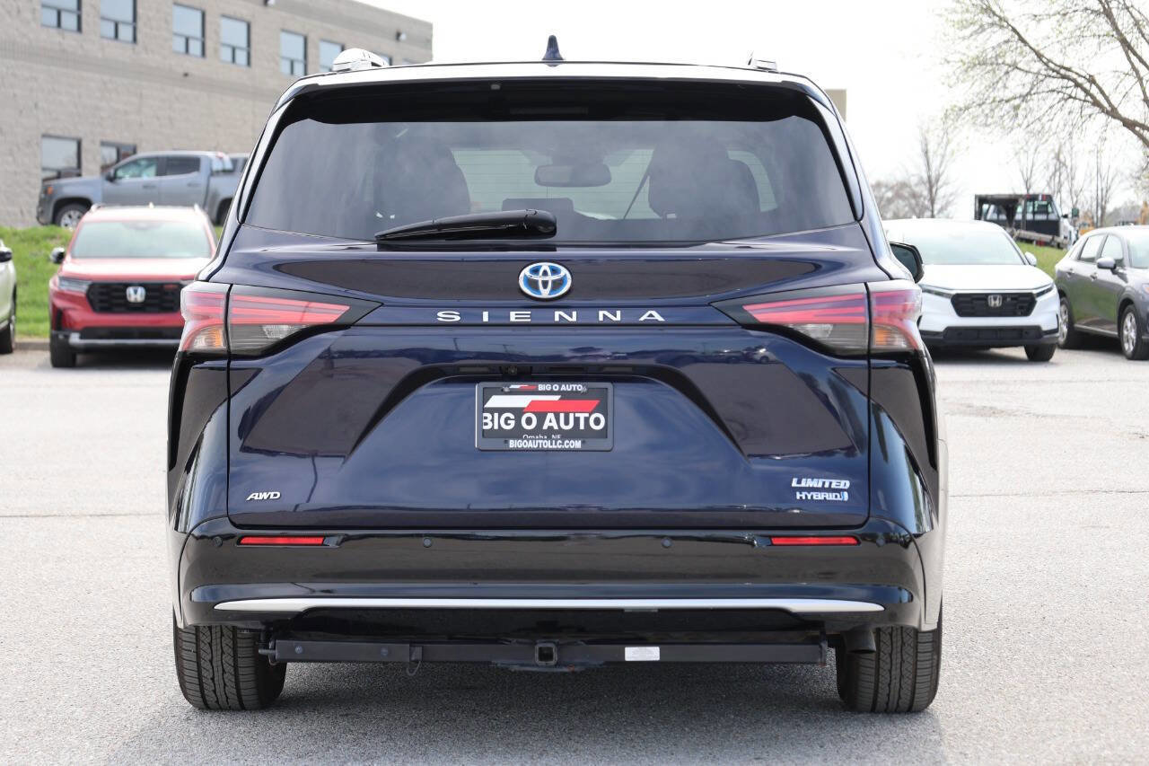 Used 2023 Toyota Sienna Limited AWD/4WD image 10
