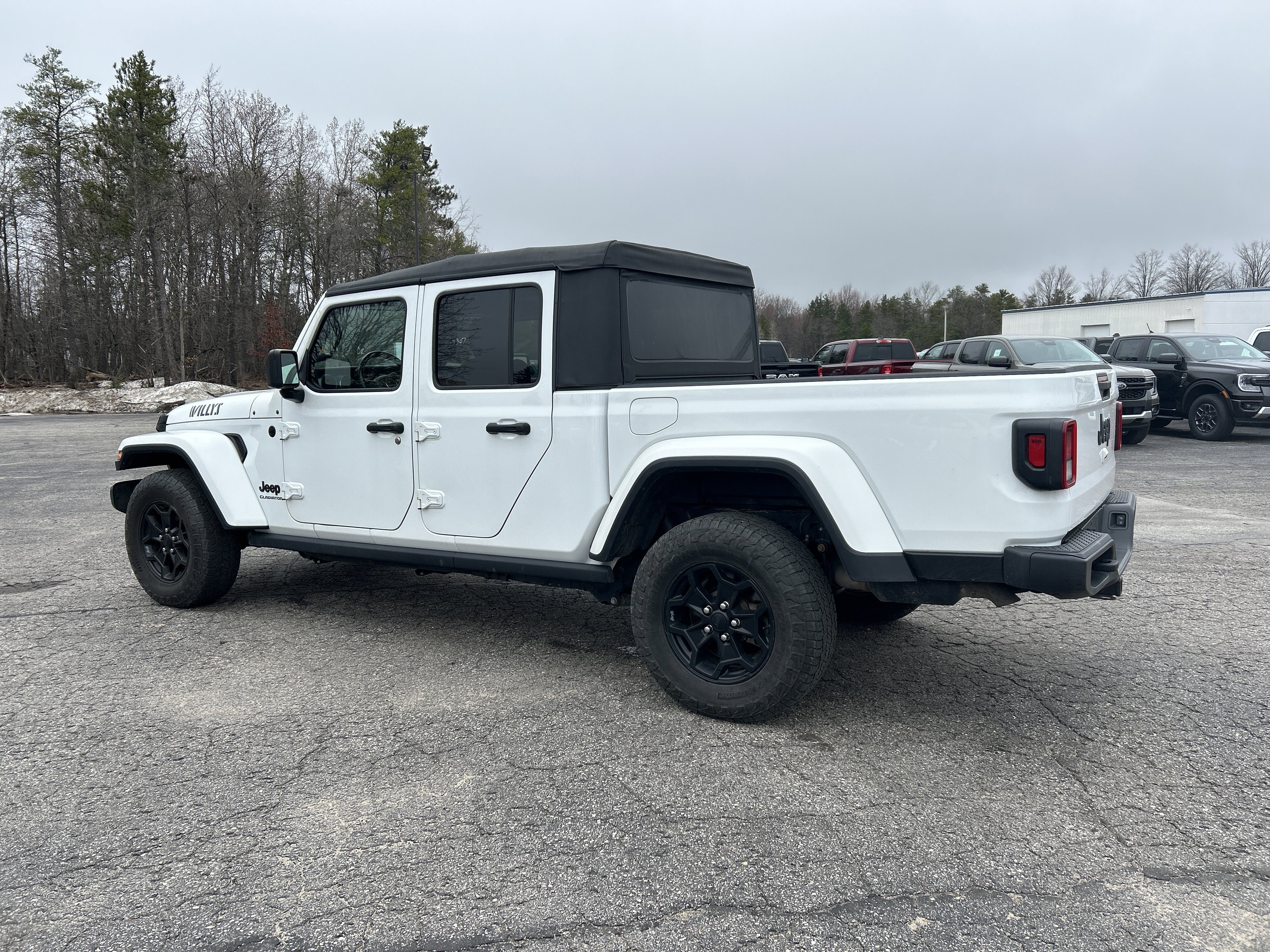 Used 2021 Jeep Gladiator Willys AWD/4WD image 6