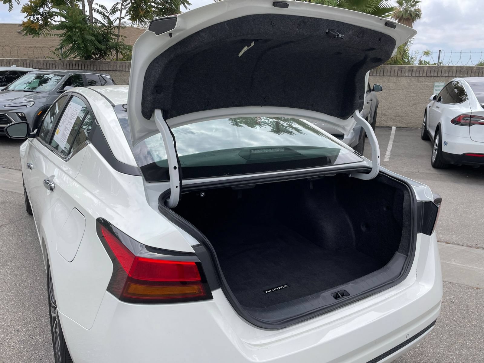 Used 2025 Nissan Altima 2.5 SV FWD image 30