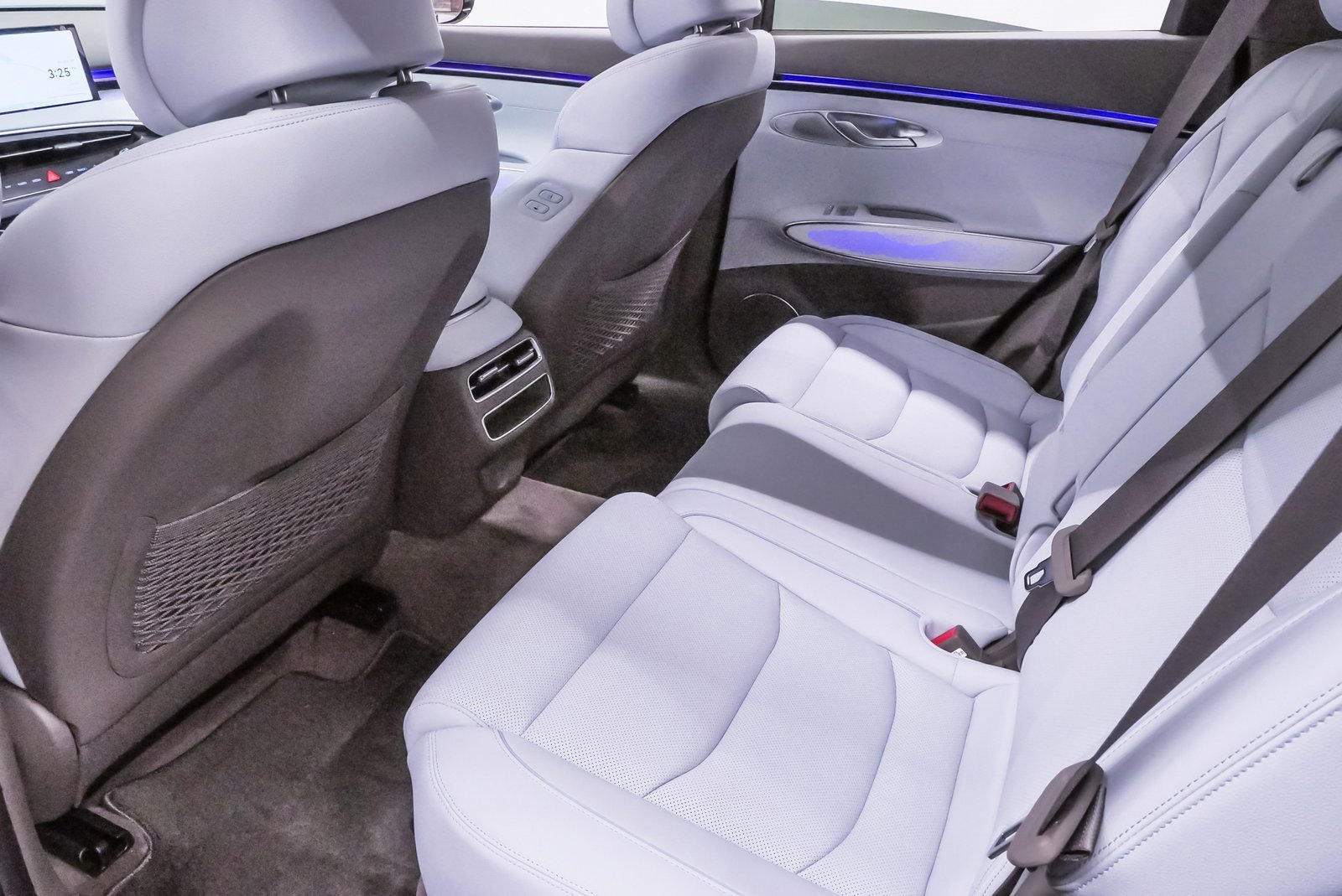 Certified 2026 Genesis GV70 2.5T Advanced image 11