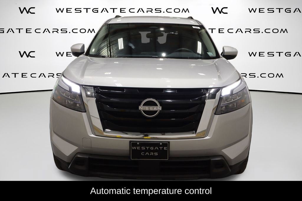 Used 2024 Nissan Pathfinder SV image 4