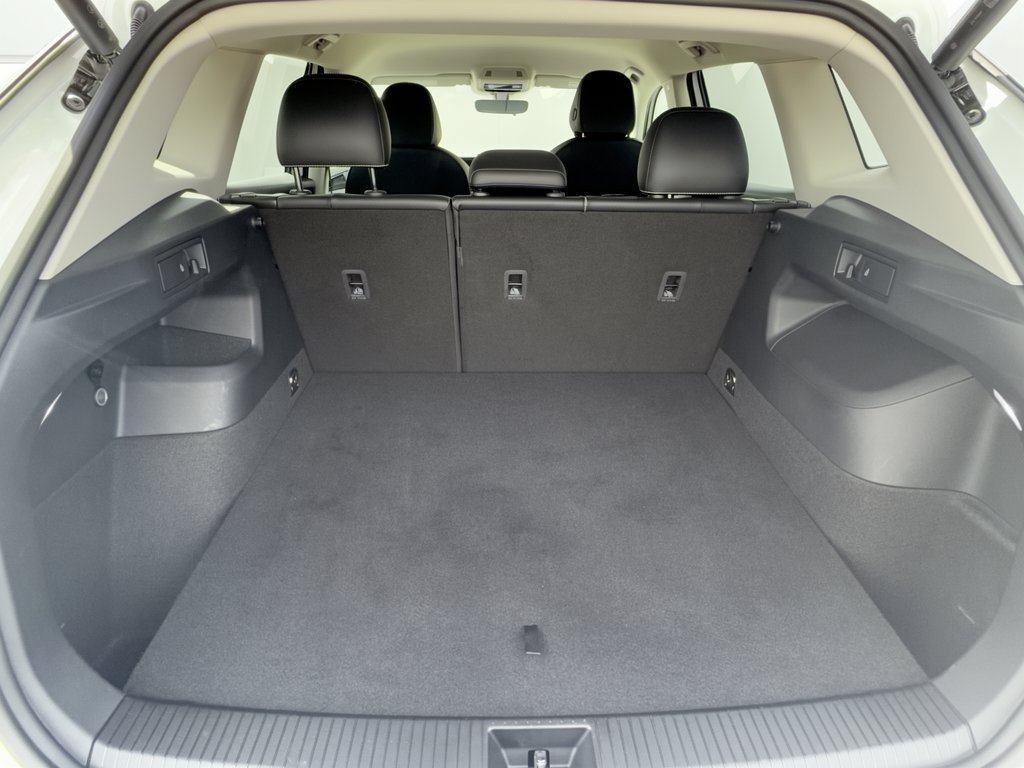 Used 2026 Volkswagen Tiguan SE FWD image 28