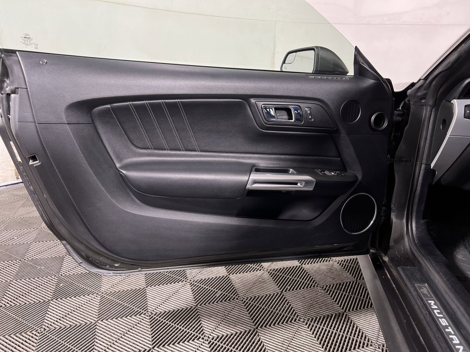 Used 2017 Ford Mustang Premium RWD image 14