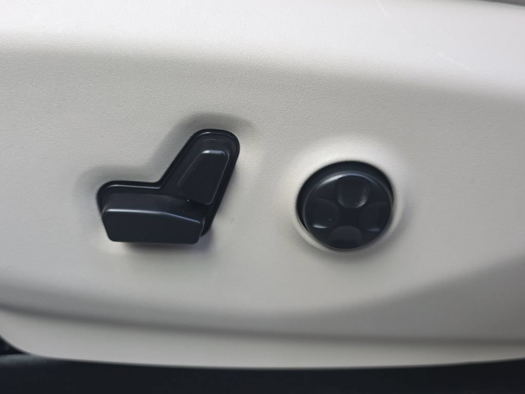 Used 2017 Chrysler Pacifica Touring-L FWD image 24