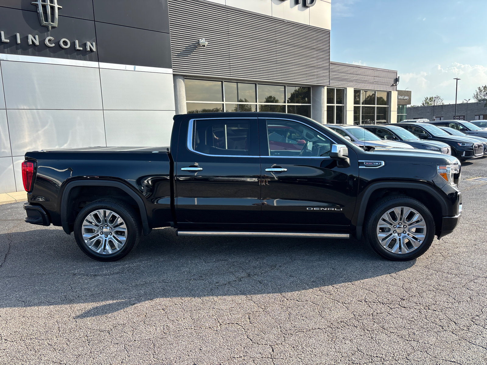 Used 2022 GMC Sierra 1500 Denali w/ Denali Premium Package AWD/4WD image 8