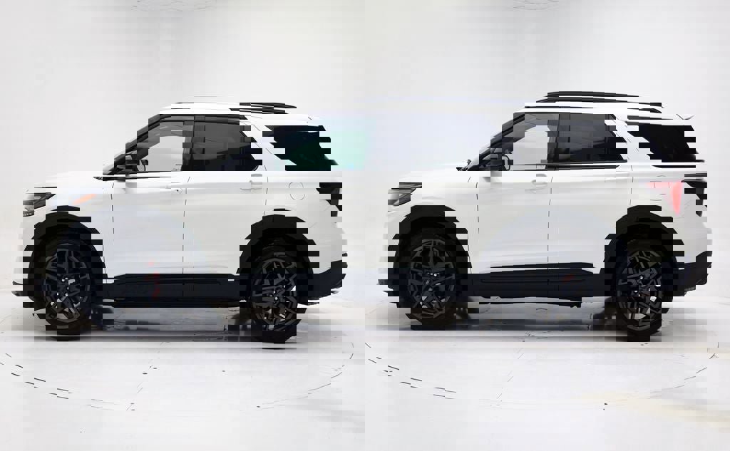 Used 2025 Ford Explorer ST AWD/4WD image 5