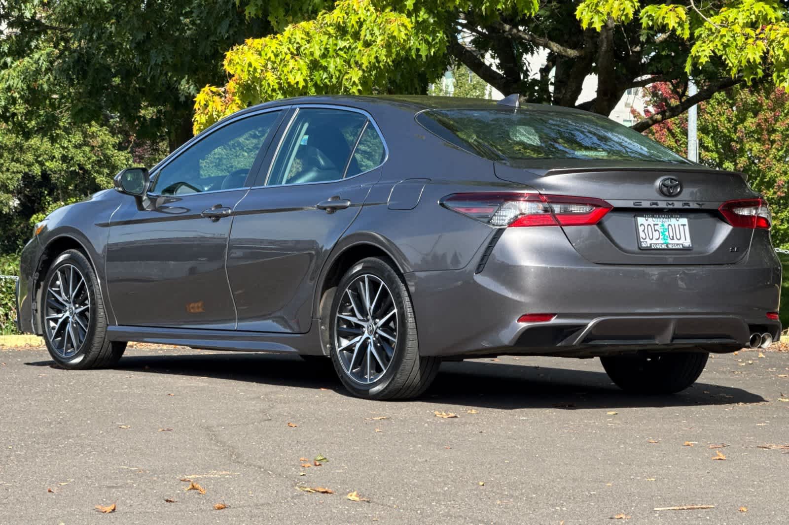Used 2023 Toyota Camry SE FWD image 6