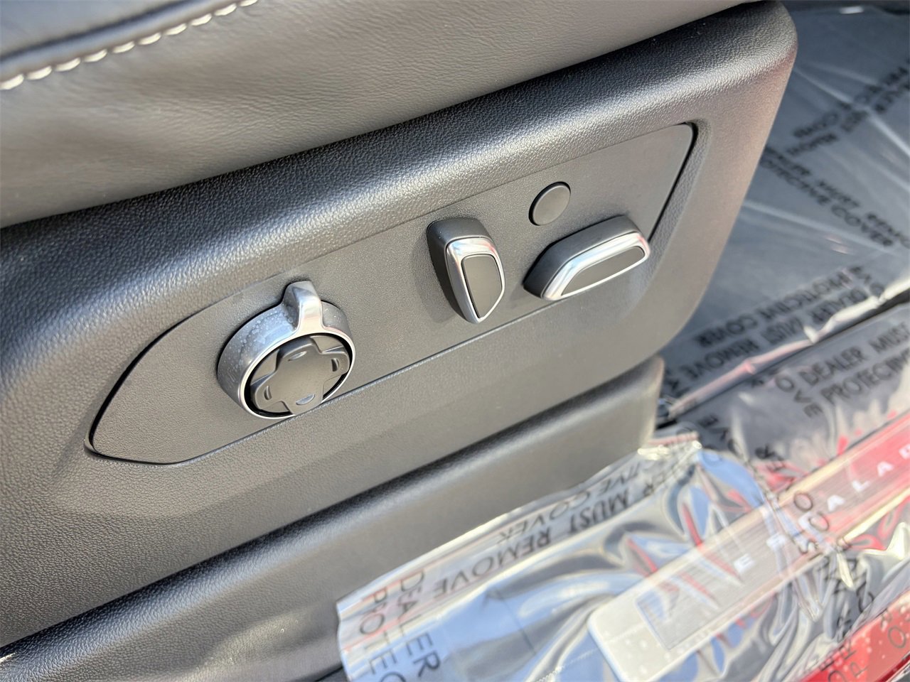 Certified 2025 Cadillac Escalade ESV V image 12