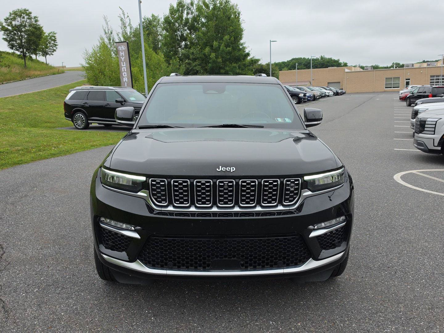 Used 2023 Jeep Grand Cherokee Summit w/ Adv Protech Group IV AWD/4WD image 2