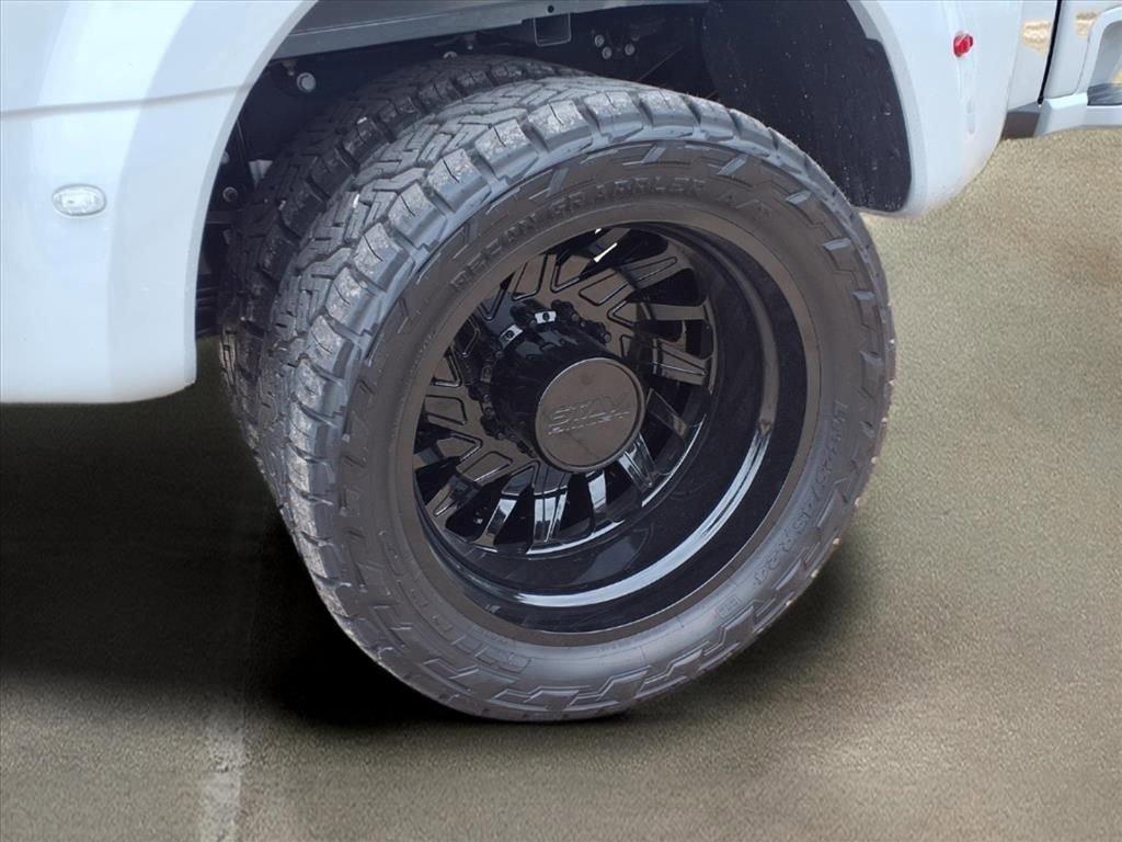 New 2025 Ford F450 Platinum image 17