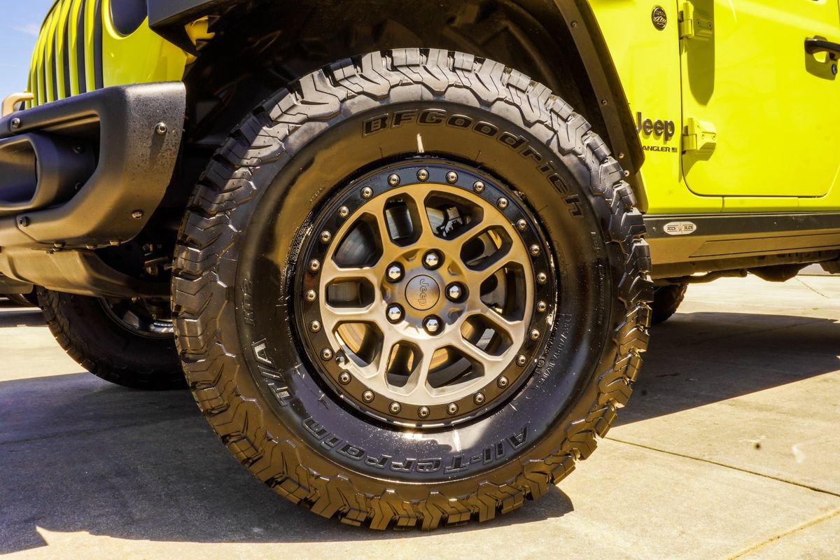 Used 2023 Jeep Wrangler Unlimited Rubicon 392 w/ Xtreme Recon 35" Tire Package AWD/4WD image 3