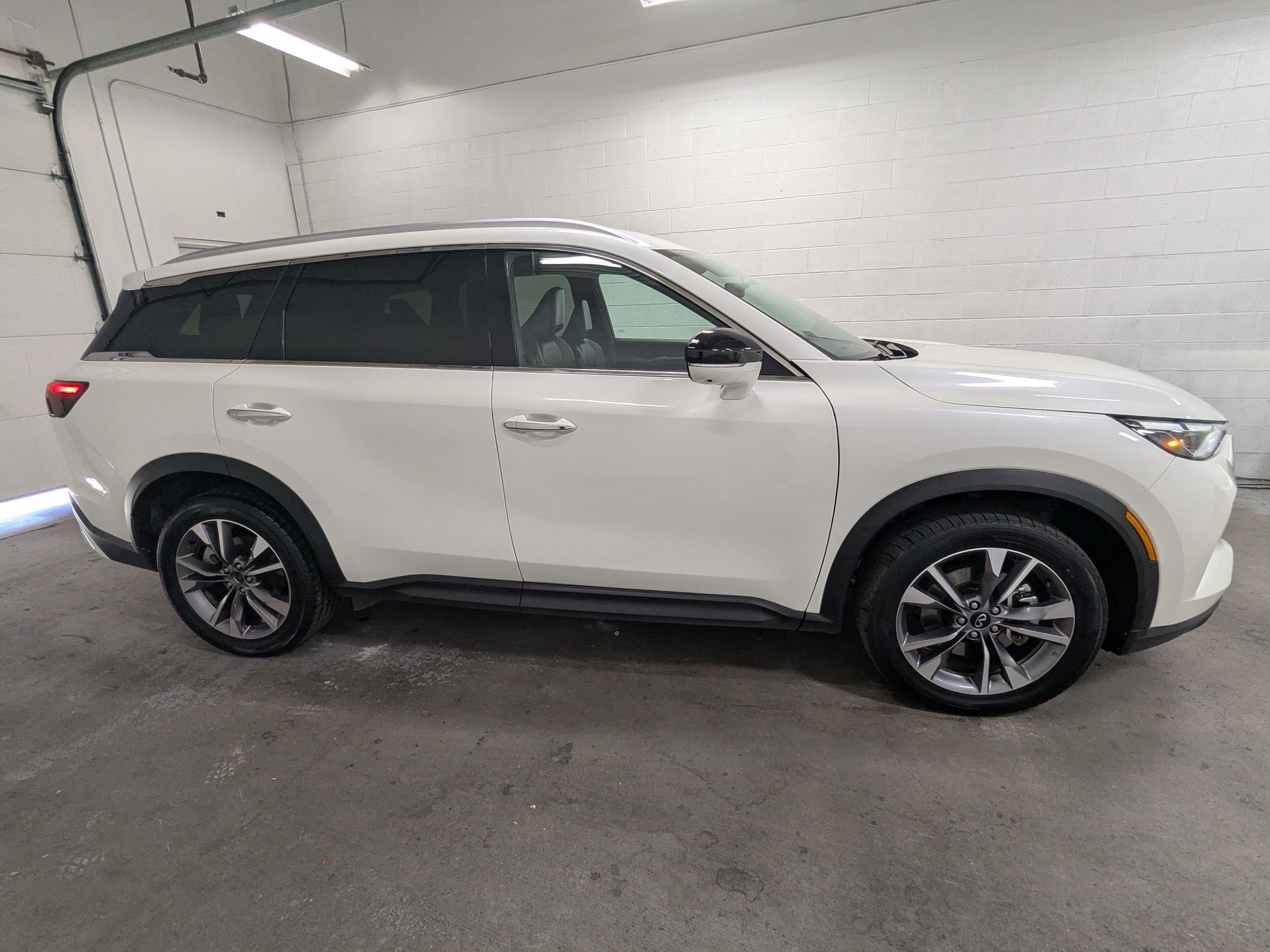 Used 2024 INFINITI QX60 Luxe AWD/4WD image 3