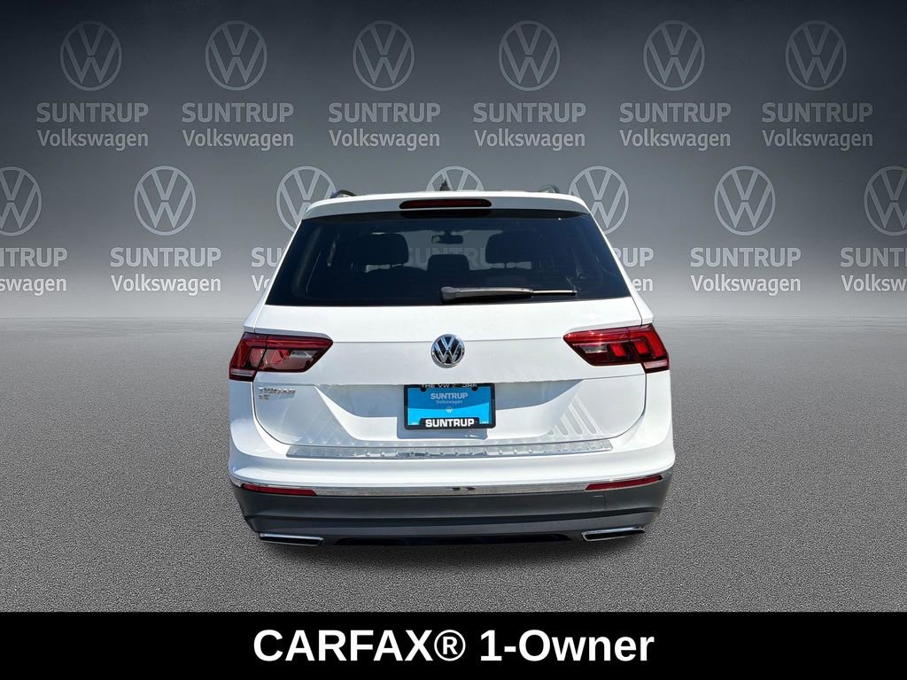 Used 2021 Volkswagen Tiguan SE w/ Panoramic Sunroof Package FWD image 4