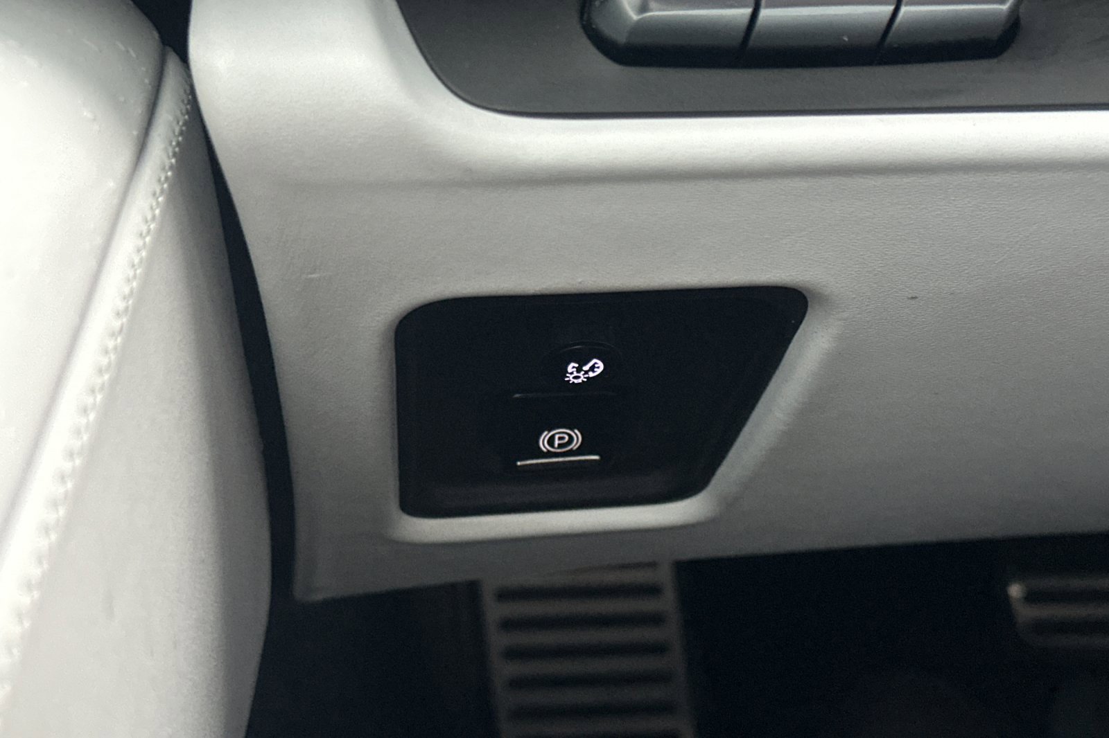 Used 2020 Chevrolet Corvette Stingray w/ 3LT Preferred Equipment Group image 35