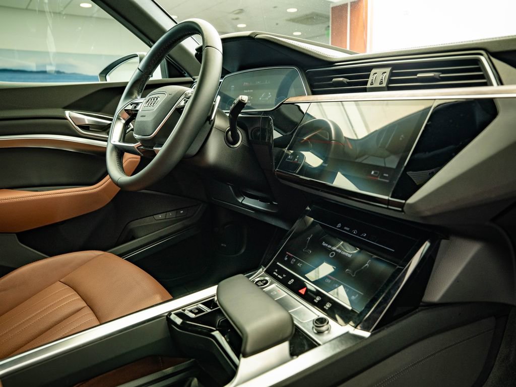 Used 2022 Audi e-tron Premium Plus w/ Premium Plus Package image 49