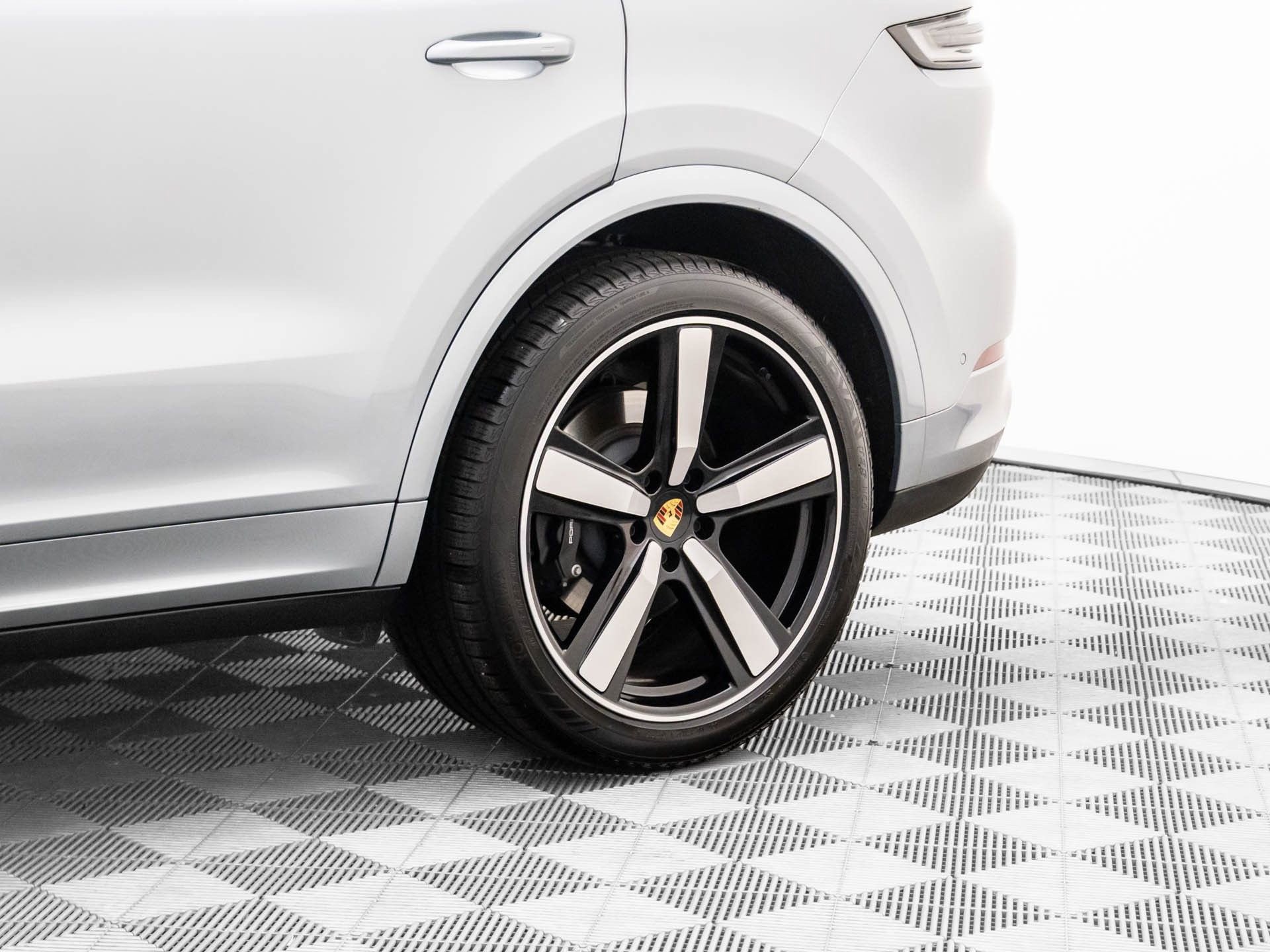 Certified 2024 Porsche Cayenne image 35