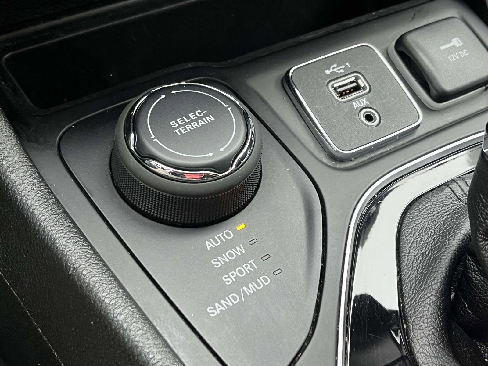 Used 2023 Jeep Cherokee Altitude Lux image 17