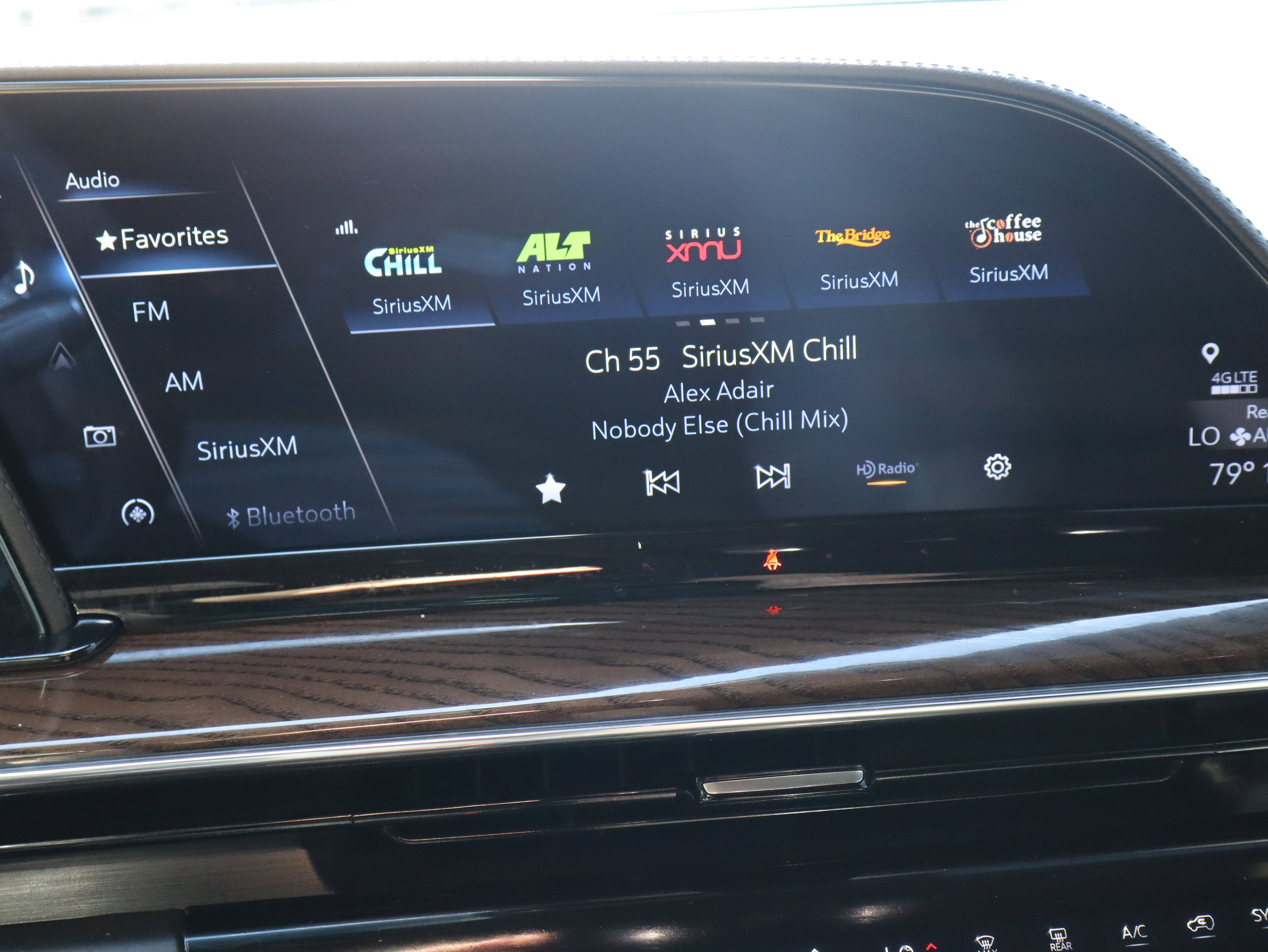 Used 2023 Cadillac Escalade Sport Platinum w/ LPO, ONYX Package AWD/4WD image 39