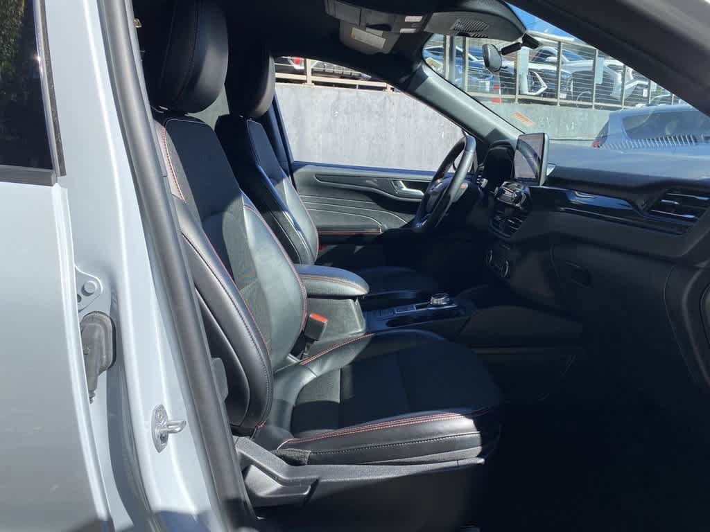 Used 2025 Ford Escape ST-Line Select AWD/4WD image 17